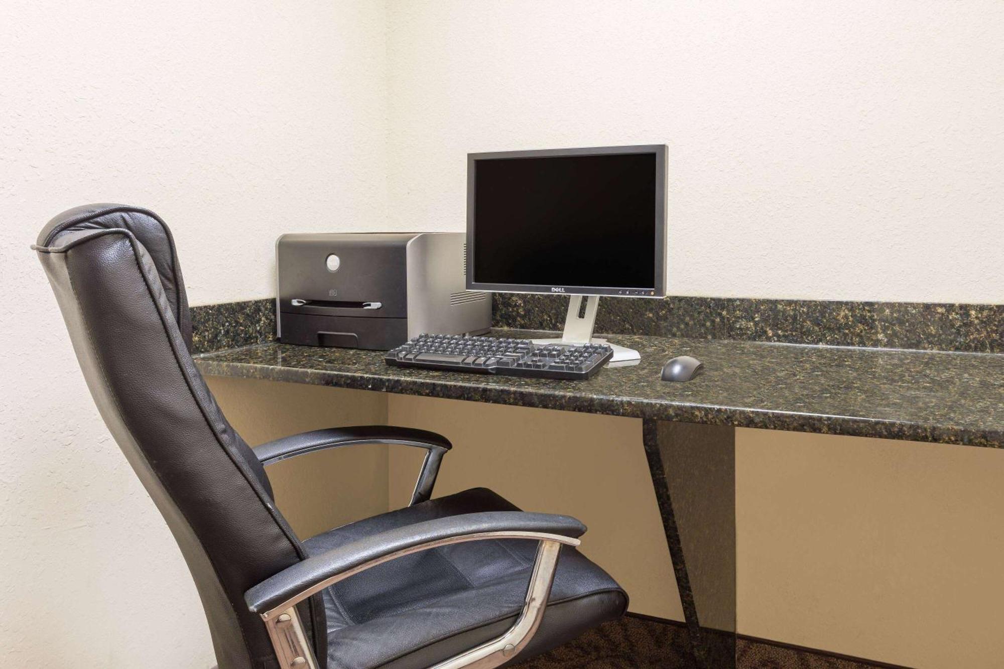 Days Inn By Wyndham Semmes Mobile Luaran gambar